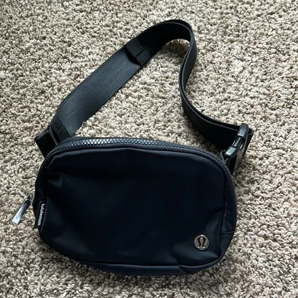 Lululemon Belt Bag - Picture 5 of 5